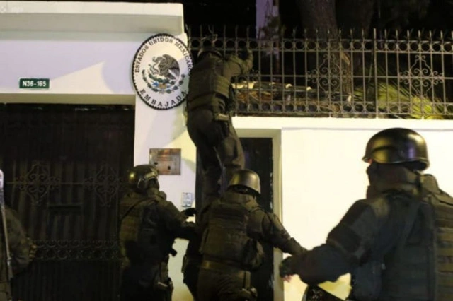 Polis səfirliyə hücum çəkdi, Meksika Ekvadorla diplomatik əlaqələri kəsdi - VİDEO